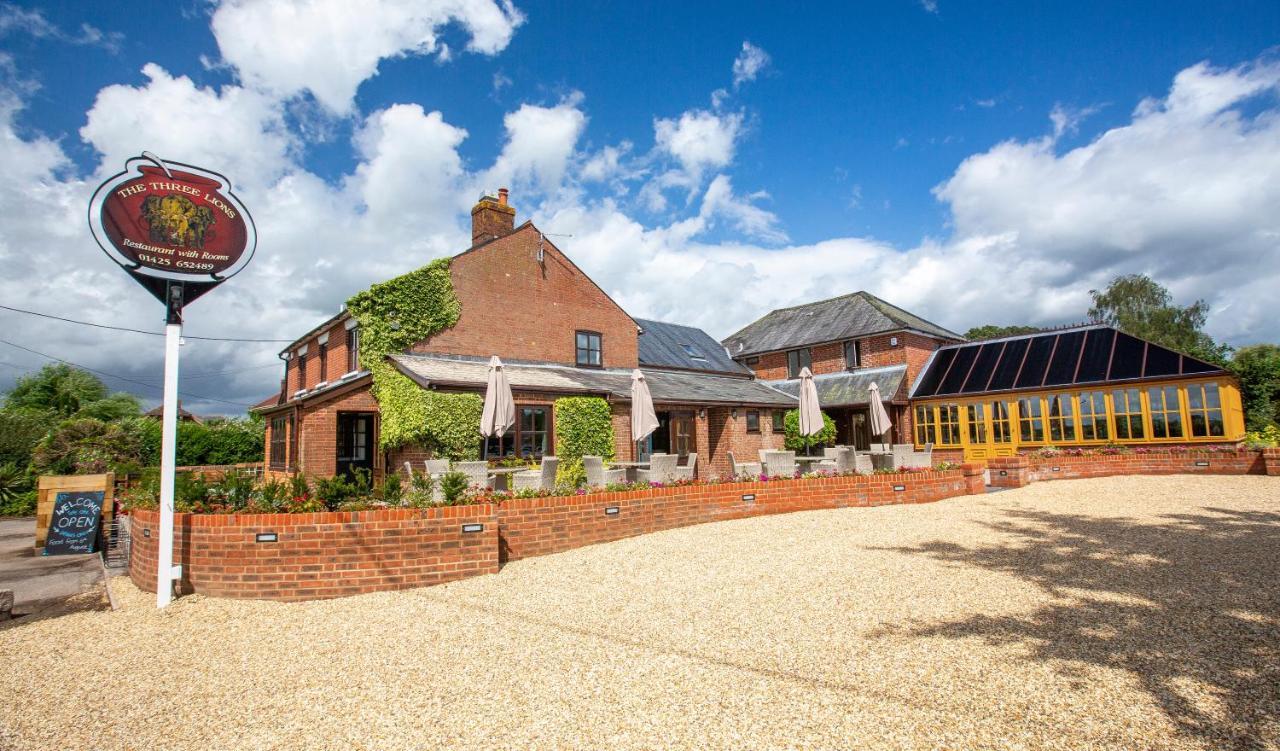 The Three Lions Hotel Fordingbridge Eksteriør billede